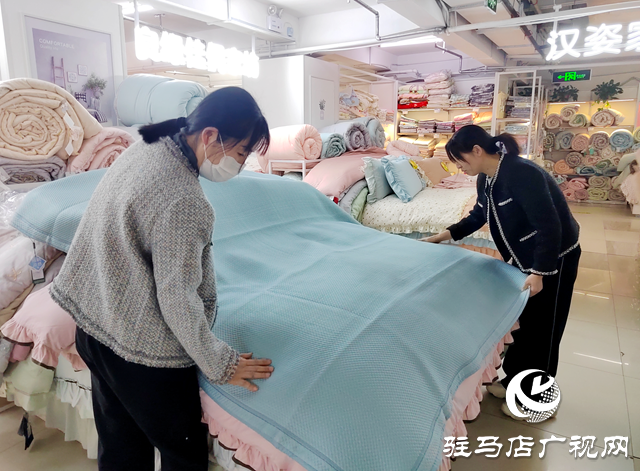 升溫催熱涼經(jīng)濟(jì) 駐馬店夏涼產(chǎn)品搶“鮮”上市