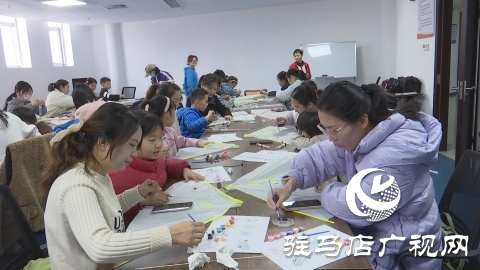 市總工會(huì)開展職工親子彩繪風(fēng)箏活動(dòng)
