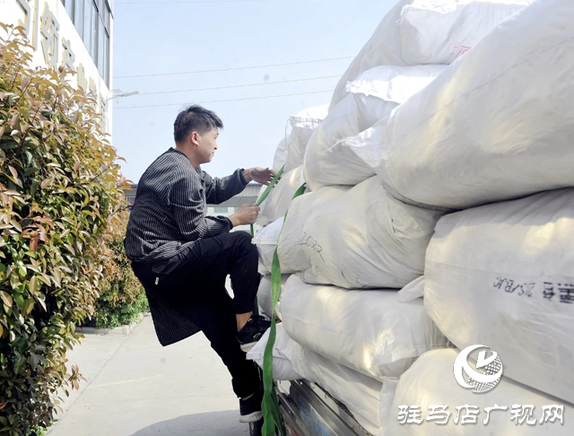 新蔡縣貝蒂針織：小襪子織出大產(chǎn)業(yè) 帶動(dòng)1500人家門口就業(yè)