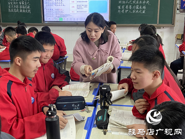 崔苗：春風(fēng)化雨育新苗 提燈引路譜新章