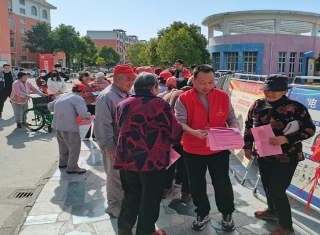 “三位一體”安全宣傳進(jìn)社區(qū) 筑牢居民生活“防護(hù)網(wǎng)”
