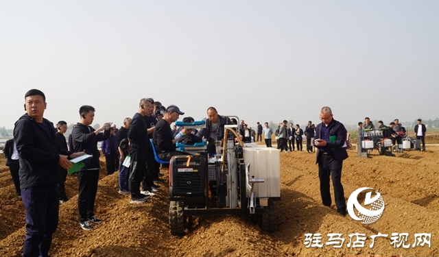 全省煙葉移栽環(huán)節(jié)農(nóng)機農(nóng)藝融合現(xiàn)場觀摩交流會在泌陽縣召開