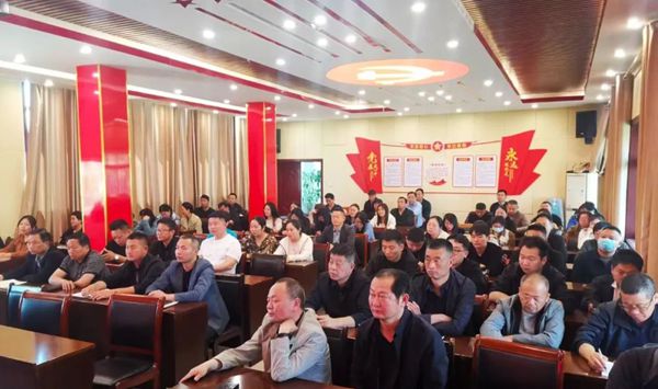 駐馬店市城鄉(xiāng)一體化示范區(qū)劉閣街道辦事處開展傳承紅色基因?qū)ｎ}報告會