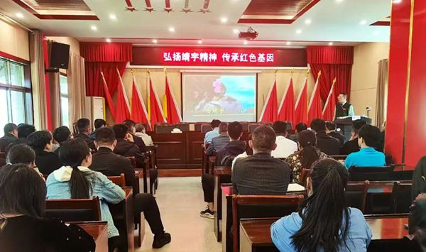 駐馬店市城鄉(xiāng)一體化示范區(qū)劉閣街道辦事處開展傳承紅色基因?qū)ｎ}報告會