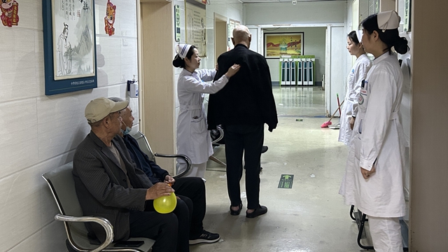 呼吸康復路，護患同行時——駐馬店市第二中醫(yī)院帶領(lǐng)患者開展呼吸操運動