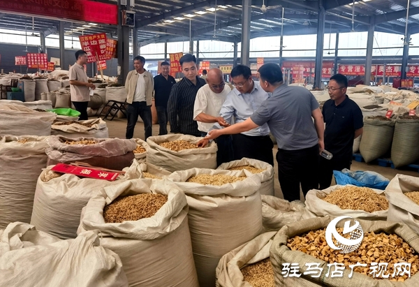 平輿縣陽城鎮(zhèn)組織鎮(zhèn)村干部開展農(nóng)業(yè)產(chǎn)業(yè)外出考察學習