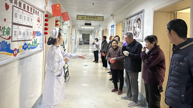 呼吸康復(fù)路，護(hù)患同行時(shí)——駐馬店市第二中醫(yī)院帶領(lǐng)患者開展呼吸操運(yùn)動(dòng)
