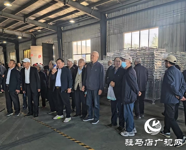 平輿縣組織老干部開展“走基層、看項(xiàng)目、話‘三園’”觀摩活動(dòng)   平輿新聞