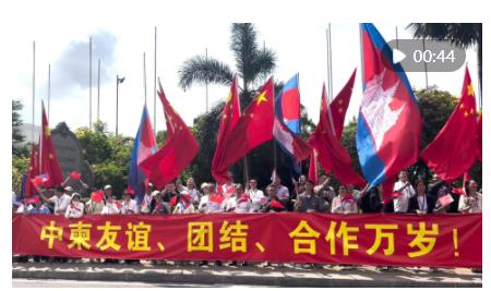 習(xí)近平主席抵達柬埔寨金邊 受到熱烈歡迎