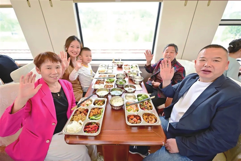 河南銀發(fā)旅游列車線路上新 如何購票 來看這份攻略吧