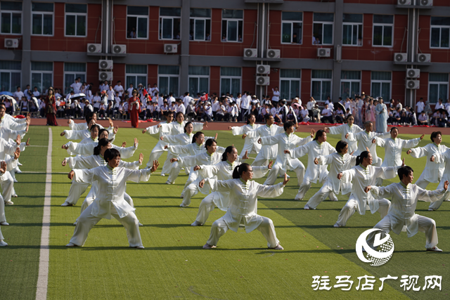 駐馬店市第二高級(jí)中學(xué)2025年第六屆體育藝術(shù)節(jié)開(kāi)幕