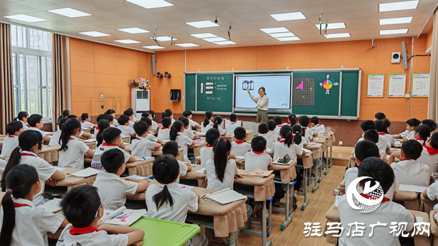  專家把脈課堂 賦能教學提質(zhì)—三十三小學開展教育專家入校聽評課主題活動