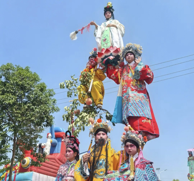 王店“大裝”驚艷泰山廟鎮(zhèn) 非遺民俗表演燃爆激情