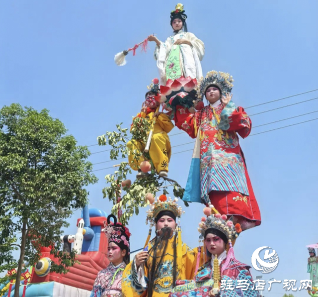 王店“大裝”驚艷泰山廟鎮(zhèn) 非遺民俗表演燃爆激情