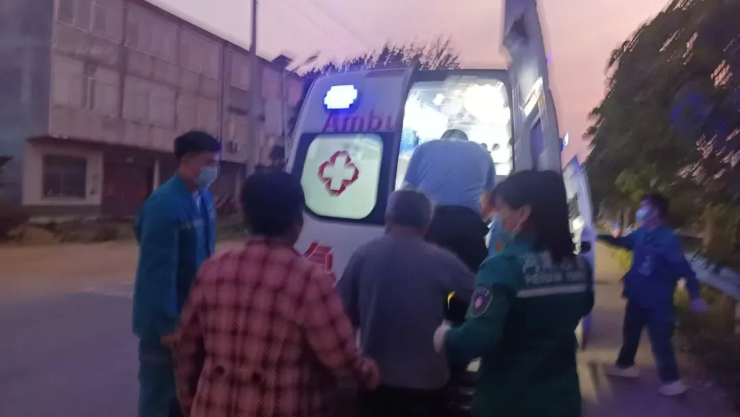 新蔡縣：烈焰中的逆行者！民警火海沖鋒救出被困孩子
