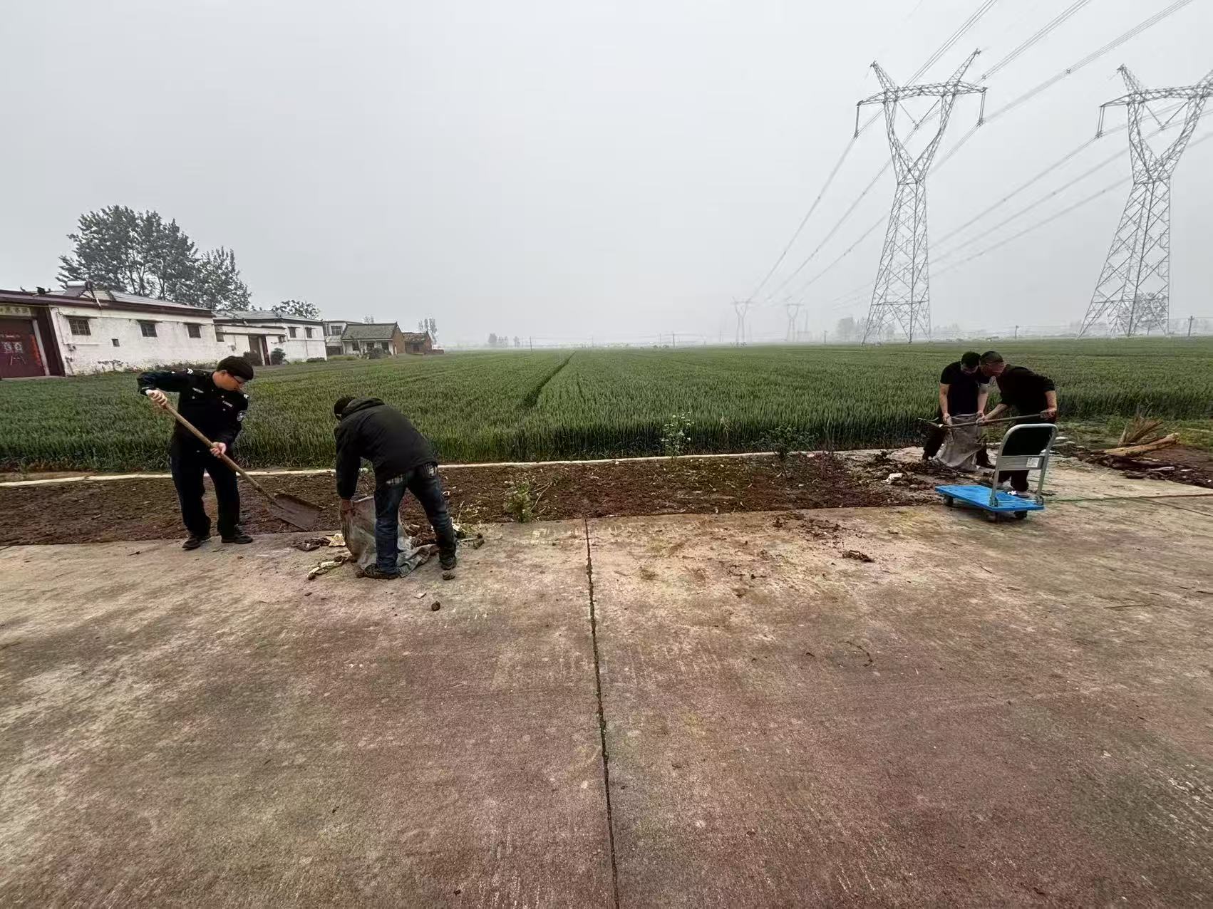 遂平：化解鄰里“垃圾”事  增進(jìn)警民魚(yú)水情