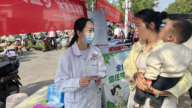全國(guó)第39個(gè)兒童預(yù)防接種日：駐馬店街頭傳遞健康守護(hù)