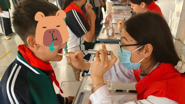 春意融融護(hù)童心 健康種子播校園——駐馬店市中醫(yī)院“送醫(yī)下基層 健康進(jìn)校園”志愿活動走進(jìn)馮張莊小學(xué)