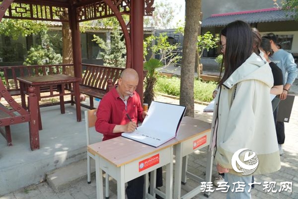 駐馬店職業(yè)技術(shù)學(xué)院書(shū)畫(huà)藝術(shù)專業(yè)學(xué)生開(kāi)展實(shí)踐教學(xué)