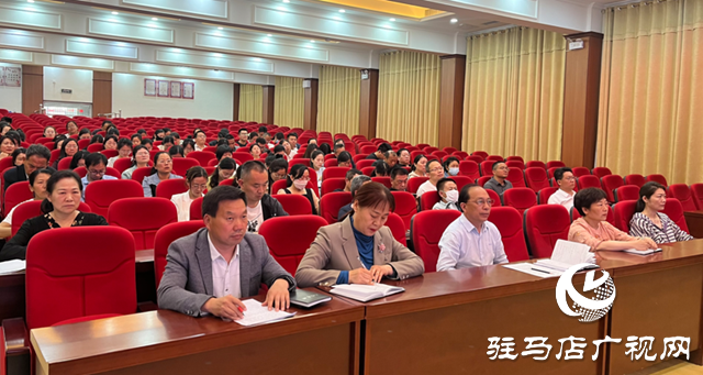 駐馬店市第二初級(jí)中學(xué)舉行師德報(bào)告會(huì)