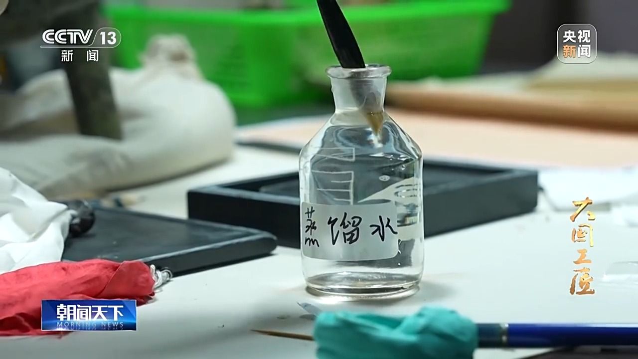 大國(guó)工匠·向新而行丨一片甲骨驚天下 她用墨拓讓商王朝的“朋友圈”清晰可見(jiàn)