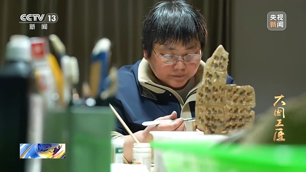 大國(guó)工匠·向新而行丨一片甲骨驚天下 她用墨拓讓商王朝的“朋友圈”清晰可見(jiàn)