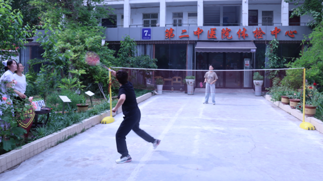 活力綻放迎五一 醫(yī)心聚力展風(fēng)采——駐馬店市第二中醫(yī)院“五一”系列活動(dòng)圓滿舉行