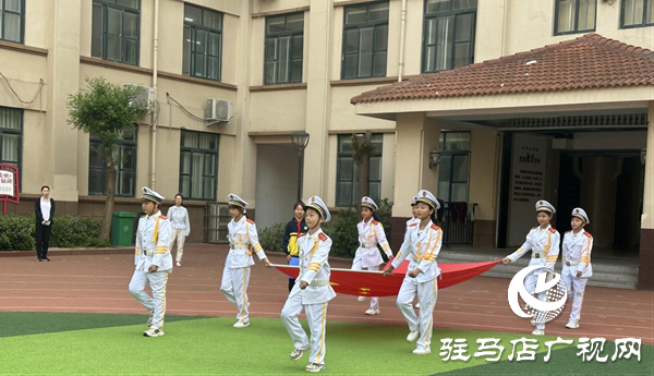 駐馬店市三十三小學開展“勞動最光榮 奮斗譜新篇”主題升旗儀式活動