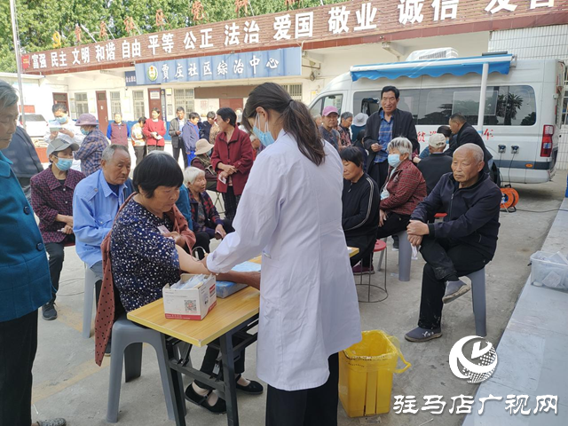 經(jīng)濟開發(fā)區(qū)賈莊居委會組織開展老年人健康體檢活動