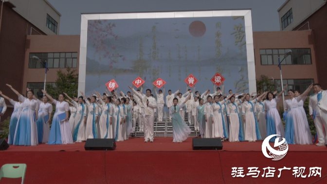 駐馬店第四中學舉辦親子經(jīng)典誦讀比賽