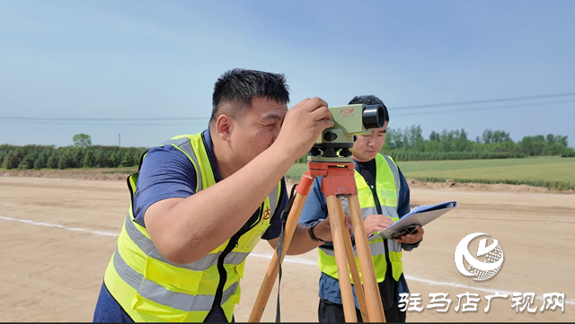 “五一”堅守筑通途 駐馬店107國道東移項目建設(shè)者用汗水詮釋勞動擔(dān)當(dāng)