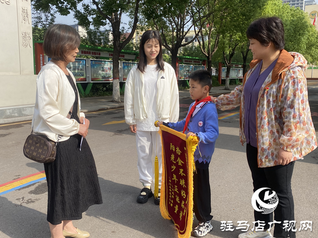 點贊拾金不昧好少年！姚明熙同學(xué) 好樣的！