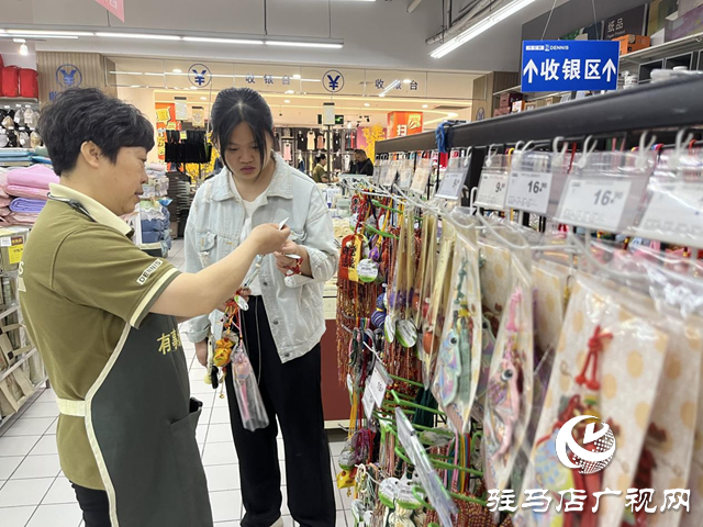 端午節(jié)臨近 民俗飾品走俏
