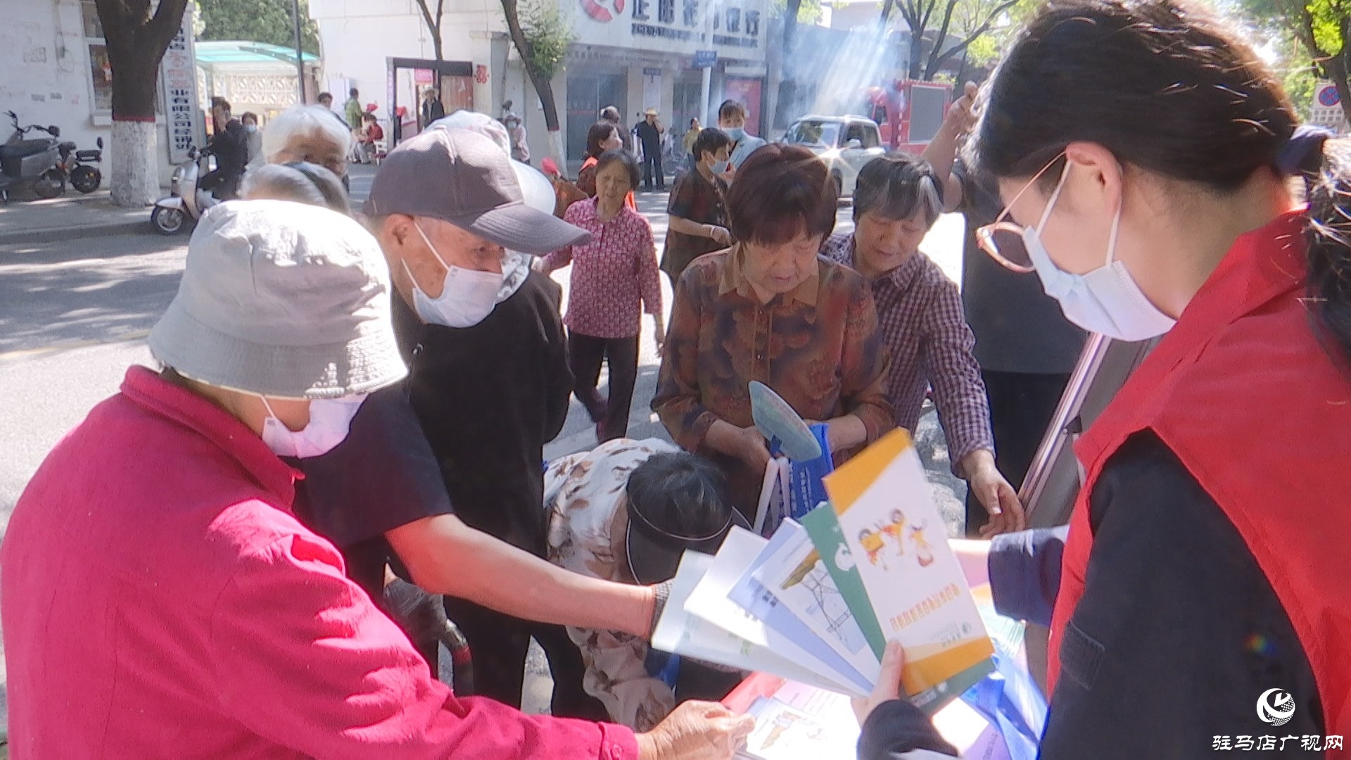 正陽縣組織開展“5?12”全國防災(zāi)減災(zāi)日一條街集中宣傳活動(dòng)