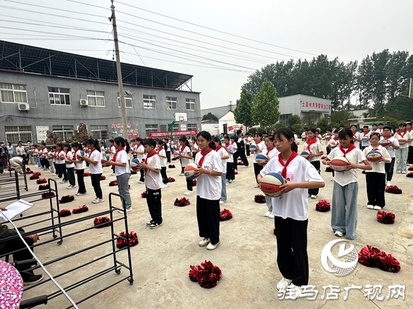 “孝善傳承 童心同行”平輿縣萬金店鎮(zhèn)土店村慶六一活動(dòng)溫暖落幕 