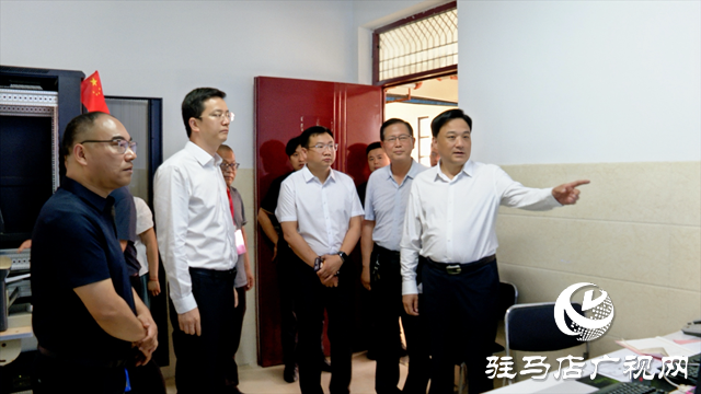  西平縣委書記侯公濤實(shí)地調(diào)研督導(dǎo)2025年全縣高考籌備工作