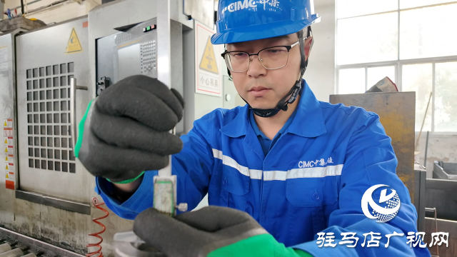 全國勞動(dòng)模范鐘源：匠心獨(dú)具淬火成鋼 星光成炬綻耀輝煌