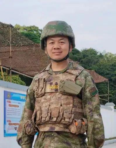 第5次下水前，他給母親重重磕了一個頭！