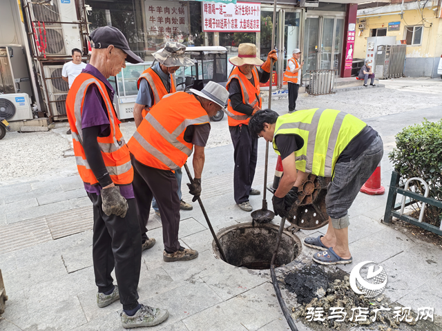駐馬店經(jīng)濟(jì)開(kāi)發(fā)區(qū)啟動(dòng)市政道路排水管網(wǎng)防汛清淤工作