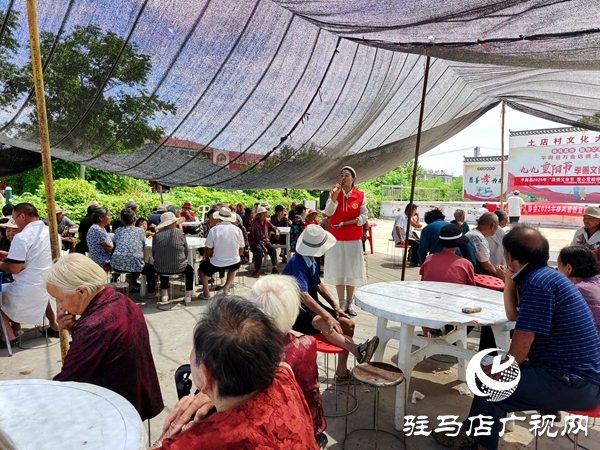 平輿縣身邊好人協(xié)會(huì)走進(jìn)土店村開展移風(fēng)易俗主題宣講活動(dòng)