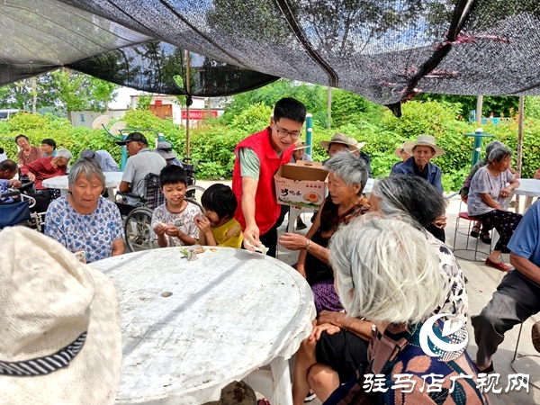 平輿縣身邊好人協(xié)會(huì)走進(jìn)土店村開展移風(fēng)易俗主題宣講活動(dòng)