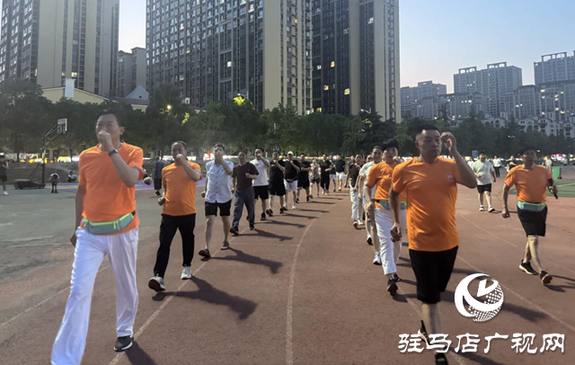 百人踏歌燃動天中夏夜！駐馬店健步團走出健身新潮流