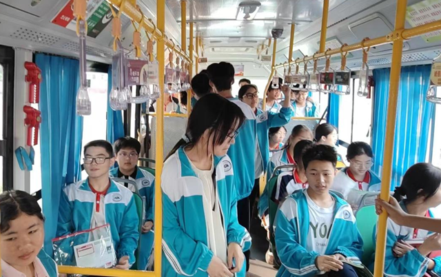 新蔡縣96臺(tái)次公交車(chē)輛護(hù)航學(xué)子逐夢(mèng)中考