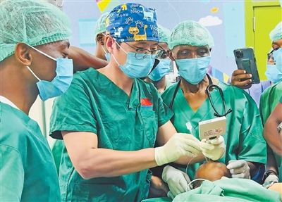  援外醫(yī)生張軍橋救人犧牲，骨灰已回到祖國