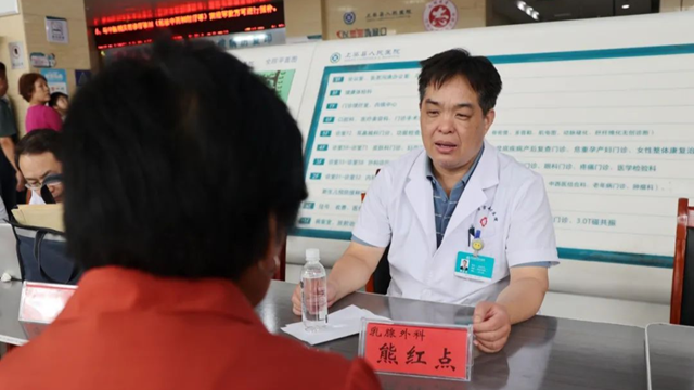  “聚焦織網(wǎng) 同質(zhì)發(fā)展”市中心醫(yī)院專家團(tuán)走進(jìn)上蔡縣人民醫(yī)院