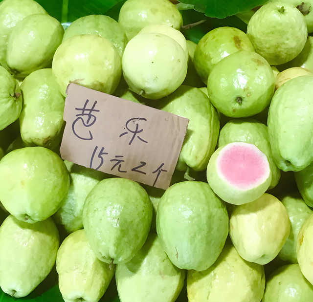 駐馬店：芭樂(lè)水果熱賣(mài) 夏日“果”然火爆