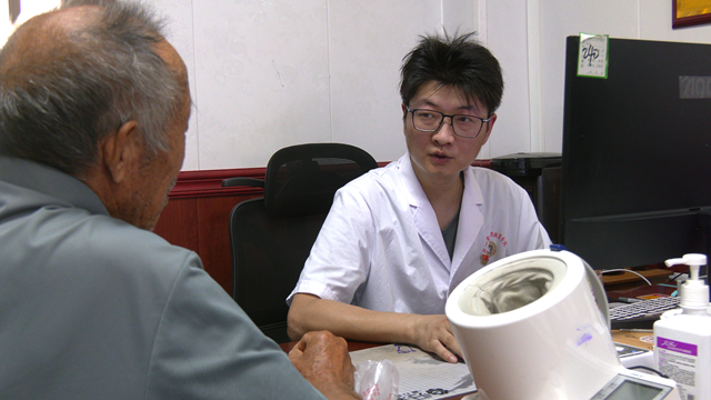 銀針載仁心，堅守暖鄉(xiāng)鄰——翁昆鵬的基層中醫(yī)大愛之路