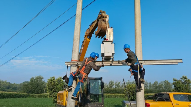 國網(wǎng)確山縣供電公司：凌晨施工保灌溉電力及時解旱情
