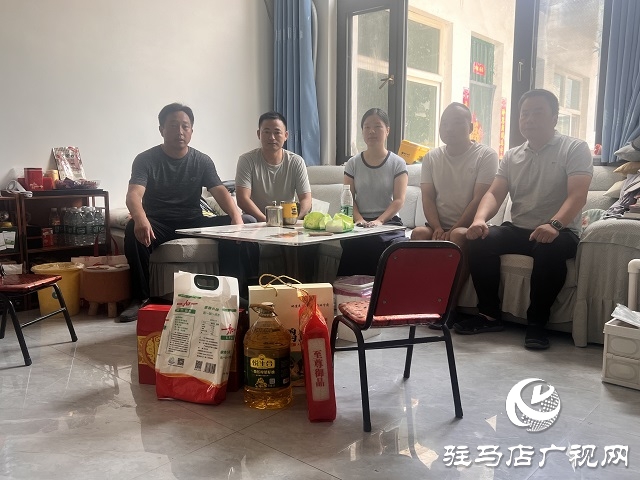 中國(guó)人壽財(cái)險(xiǎn)駐馬店中支開(kāi)展八一節(jié)前慰問(wèn)活動(dòng)