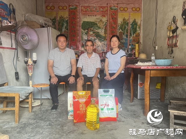 中國(guó)人壽財(cái)險(xiǎn)駐馬店中支開(kāi)展八一節(jié)前慰問(wèn)活動(dòng)